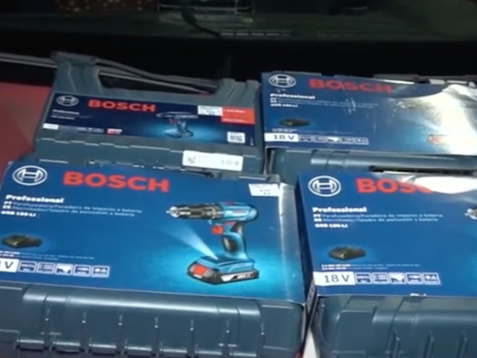 Mulher &eacute; presa ap&oacute;s furtar produtos em uma loja em Macei&oacute;