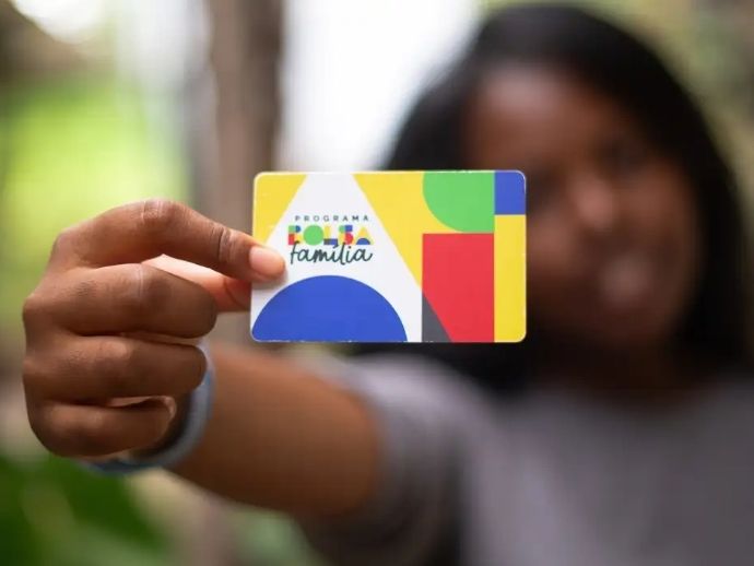 Caixa paga Bolsa Fam&iacute;lia a benefici&aacute;rios com NIS de final 8 