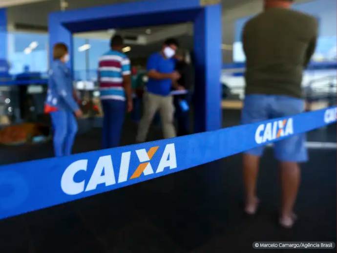 Caixa paga B0lsa Fam&iacute;lia a benefici&aacute;rios com NIS de final 9