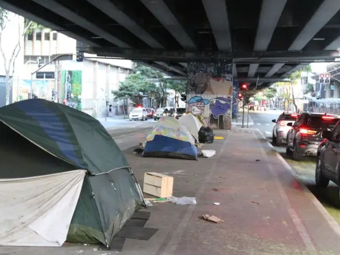 Quase 200 mil pessoas vivem em domic&iacute;lios improvisados, mostra Censo.