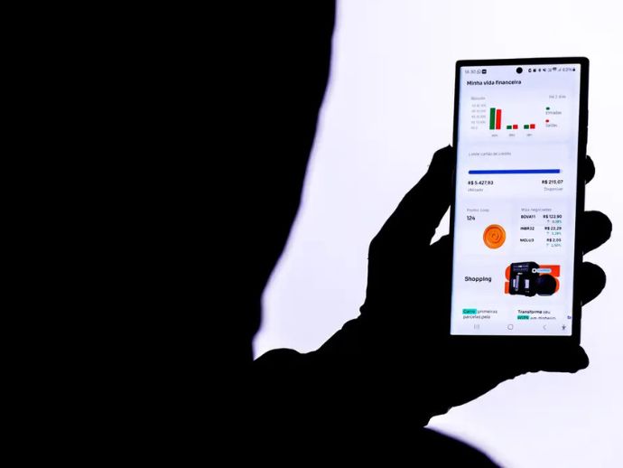 Especialistas aprovam proibi&ccedil;&atilde;o de celular em sala de aula