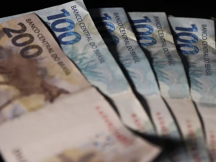 Sal&aacute;rio m&iacute;nimo passa para R$ 1.518 a partir desta semana