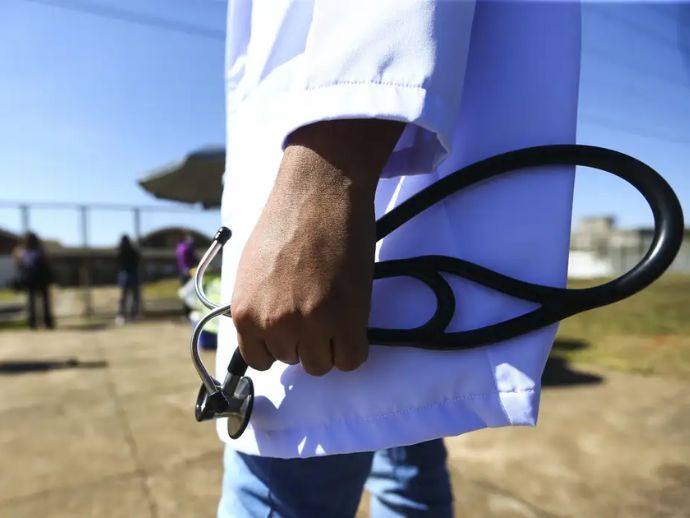 Revalida 2025 receber&aacute; documentos de conclus&atilde;o de curso at&eacute; s&aacute;bado