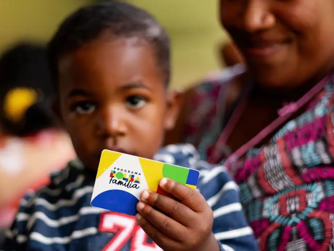 Caixa come&ccedil;a a pagar Bolsa Fam&iacute;lia de maio