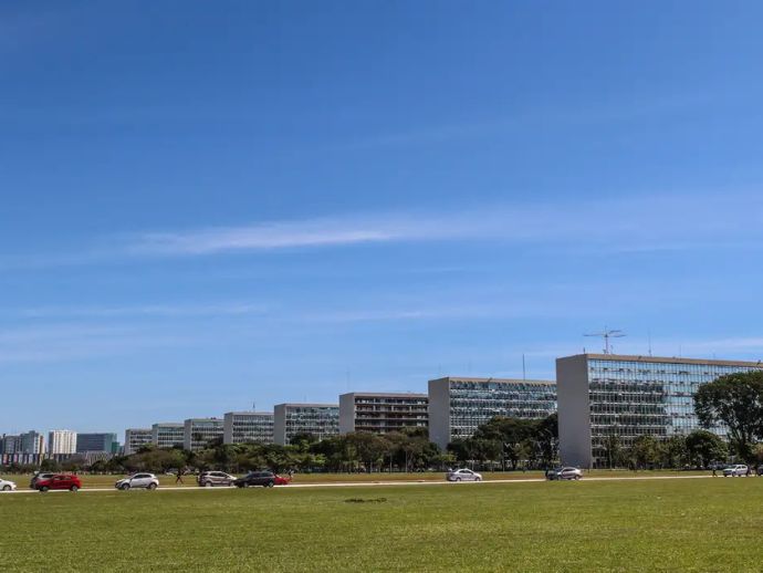 Senado aprova reajuste salarial de servidores federais