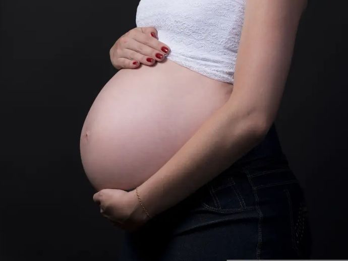 Brasileiras est&atilde;o tendo menos filhos e adiam maternidade, diz Censo