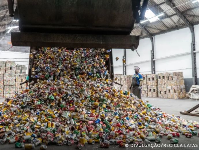 Brasil reciclou 97,3% das latinhas de alum&iacute;nio em 2024