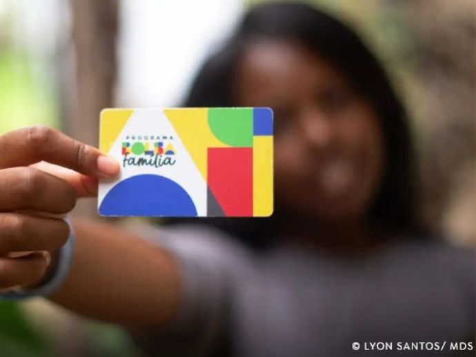 Caixa paga Bolsa Fam&iacute;lia a benefici&aacute;ri0s com NIS de final 3