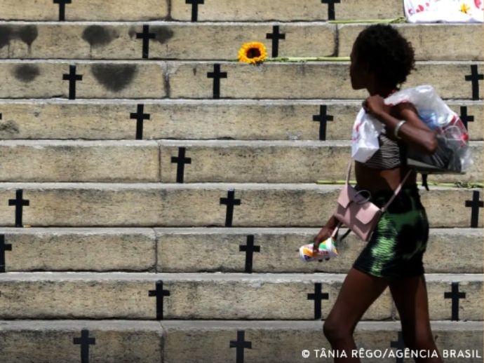 Casos de feminic&iacute;dio por arma de fog0 aumentam em 2025 no pa&iacute;s