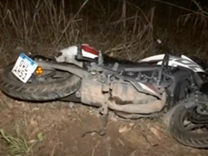 Motociclista morre ap&oacute;s derrapar e colidir em mureta na BR-316, em Pilar