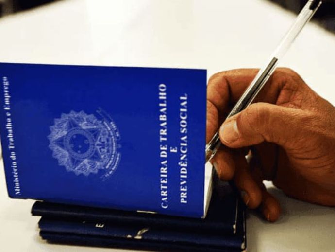 Desemprego recua para 5,6%, a menor taxa desde 2012, mostra IBGE