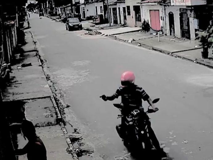 M&atilde;e e filha s&atilde;o rendidas durante assalto &agrave; m&atilde;o armada em Macei&oacute;; c&acirc;mera registra a&ccedil;&atilde;o