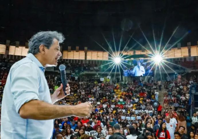 Governo anuncia investimento de R$ 108 milhões em cursinhos populares