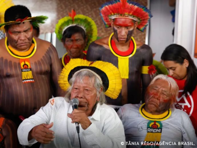 Cacique Raoni critica explora&ccedil;&atilde;o de petr&oacute;leo na Amaz&ocirc;nia durante COP30