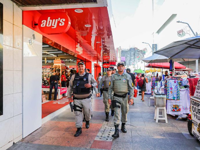 Opera&ccedil;&atilde;o Centro Seguro refor&ccedil;a policiamento no Centro de Macei&oacute; para o fim do ano
