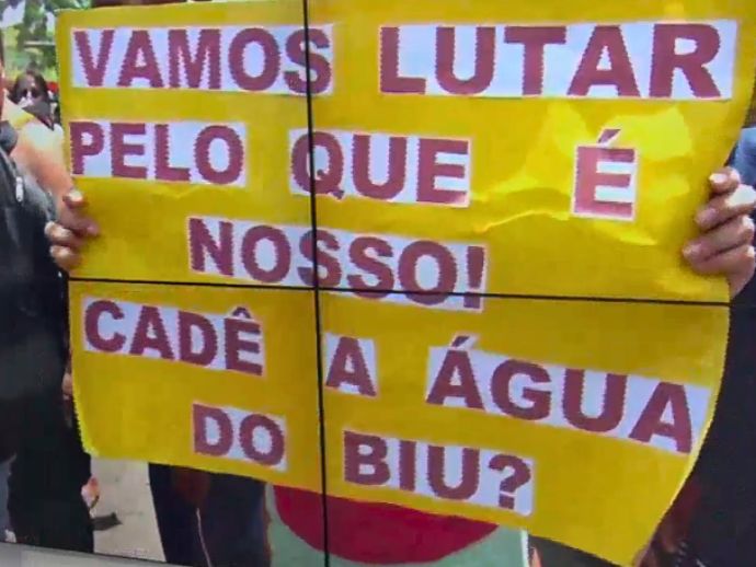 Moradores do Benedito Bentes protestam ap&oacute;s mais de 30 dias sem &aacute;gua
