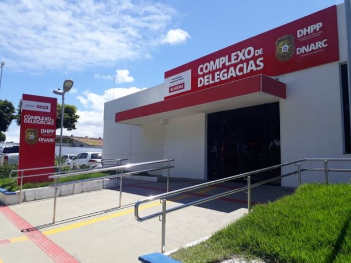 Homem &eacute; morto a tiros dentro de apartamento em Rio Largo