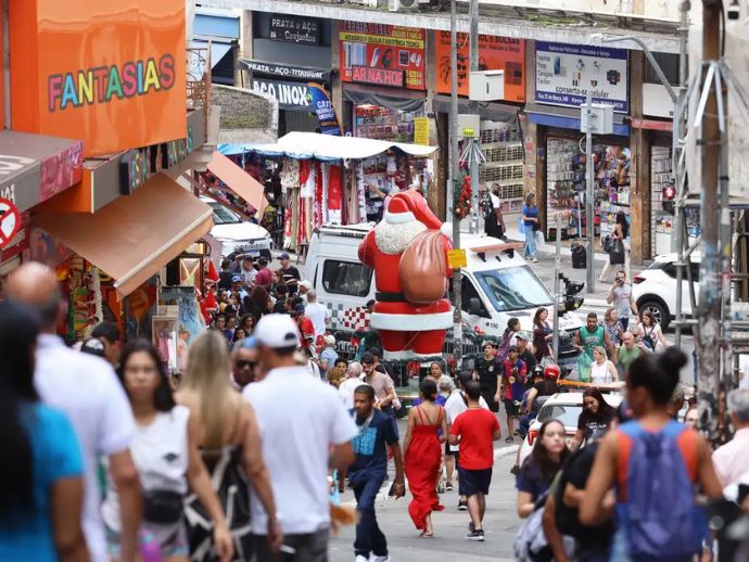 Novo sal&aacute;rio m&iacute;nimo ser&aacute; de R$ 1.621 em 2026