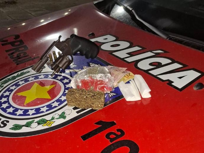 PM apreende rev&oacute;lver e drogas e prende homem por tr&aacute;fico em Anadia
