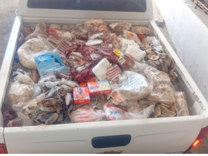 Vigil&acirc;ncia sanit&aacute;ria de Macei&oacute; apreende 1,3 tonelada de alimentos estragados no Clima Bom