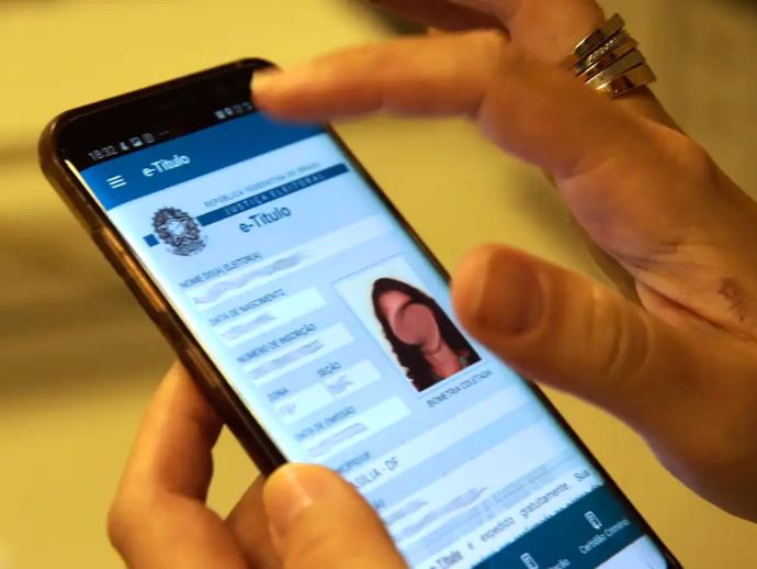 Eleitor tem um m&ecirc;s para regularizar pend&ecirc;ncias e ficar apto a votar