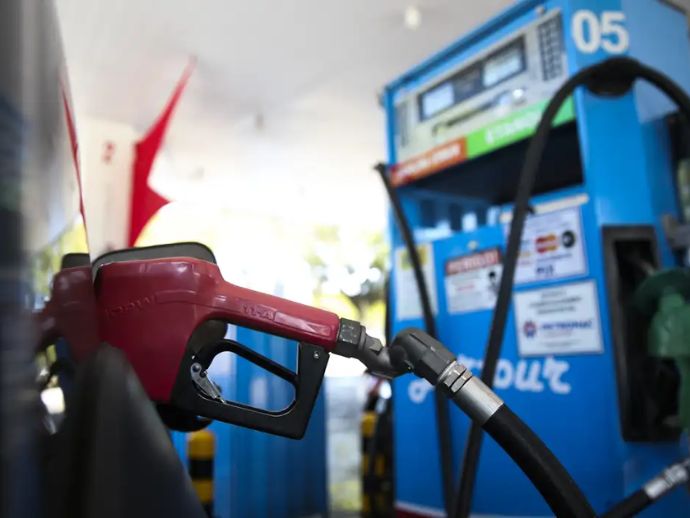 Tributos da gasolina s&atilde;o zerados e subs&iacute;dios a combust&iacute;veis, ampliados