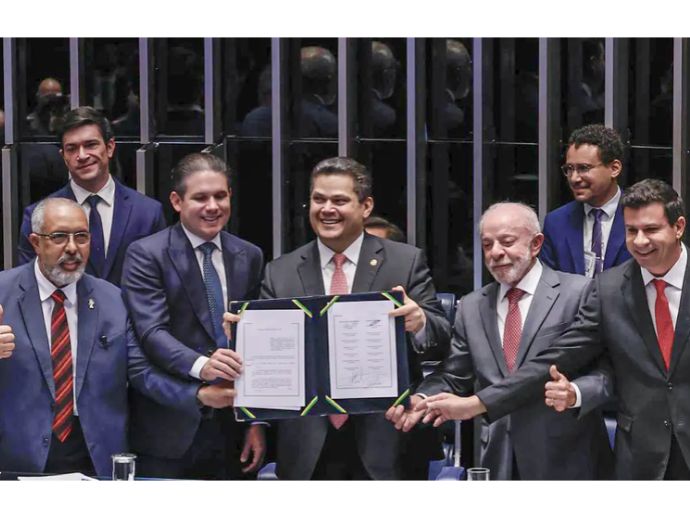 Congresso promulga emenda do fim da 6x1; escala 5x2 come&ccedil;a em 60 dias