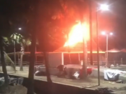 Barraca pega fogo na Orla de Jati&uacute;ca