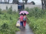 Pais e alunos denunciam matagal em escola municipal