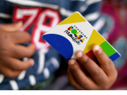 Caixa come&ccedil;a a pagar Bolsa Fam&iacute;lia de agosto