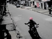 M&atilde;e e filha s&atilde;o rendidas durante assalto &agrave; m&atilde;o armada em Macei&oacute;; c&acirc;mera registra a&ccedil;&atilde;o