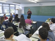 Piso do magist&eacute;rio tem reajuste de 5,4% e vai a R$ 5,1 mil em 2026